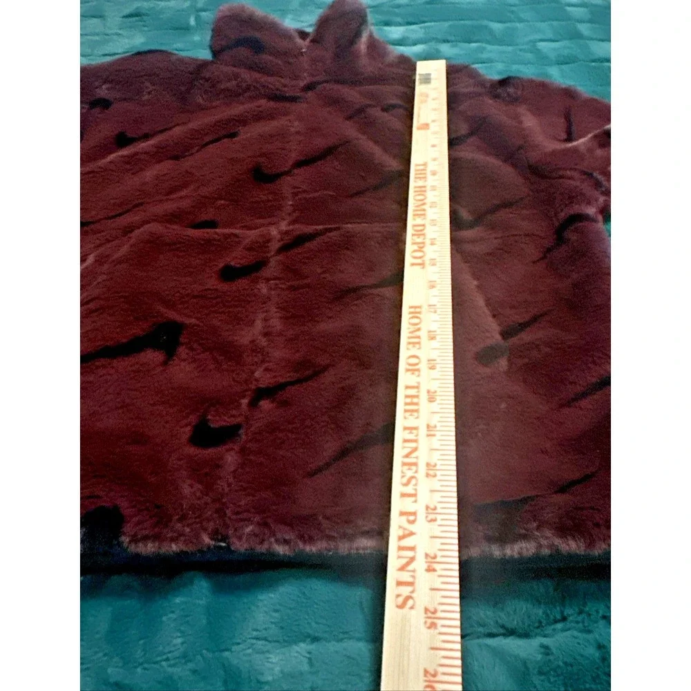 Nike Women Size Small Plush Printed Faux Fur Jacket‎ Burgundy Crush & Black